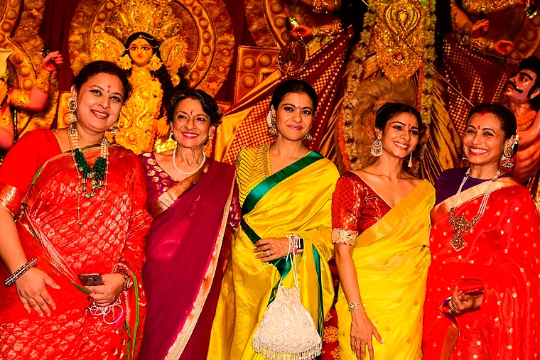 L-R- Sharbani, Tanuja, Kajol, Tanishaa and Rani