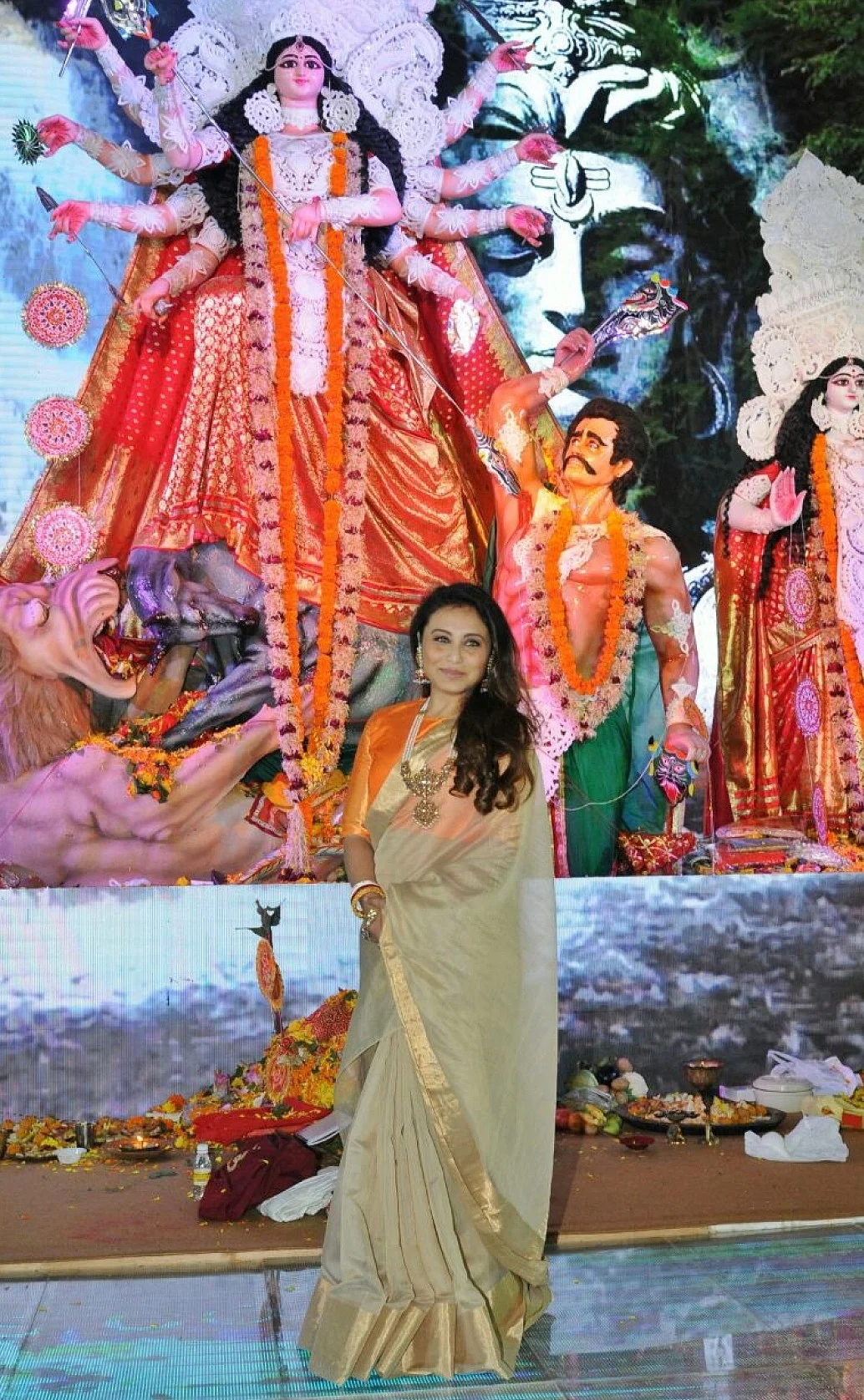 Durga Puja 2019: From Nusrat Jahan to Sushmita Sen, these Bengali beauties will give you new fashion goals