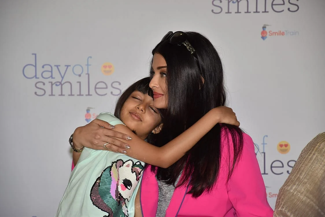 Mama's Girl! Aaradhya snuggling up to mom Aishwarya during an event is all things adorable