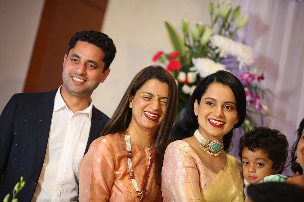 Kangana Ranaut, Rangoli Chandel with family