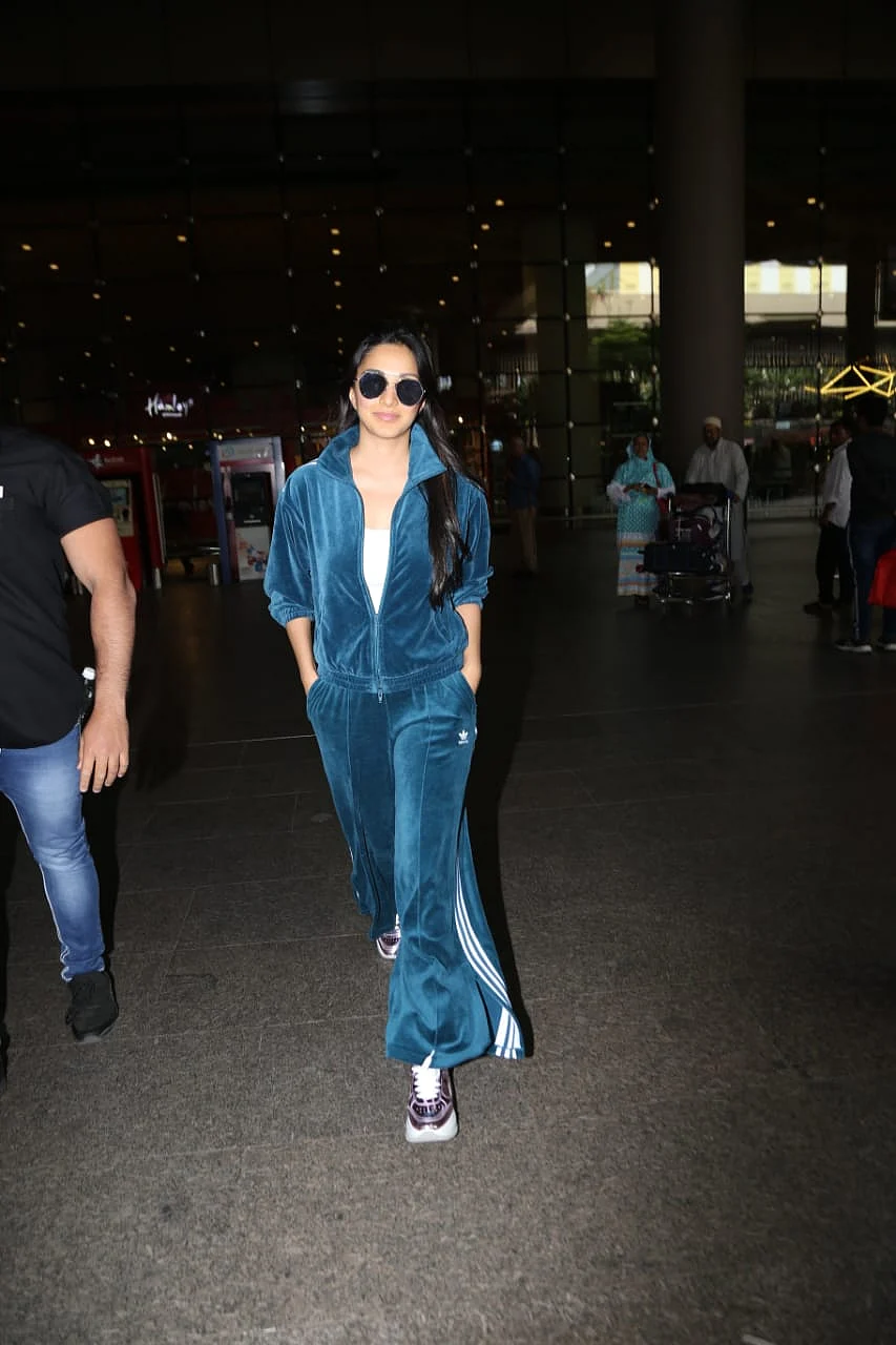 Kiara Advani at Mumbai airport