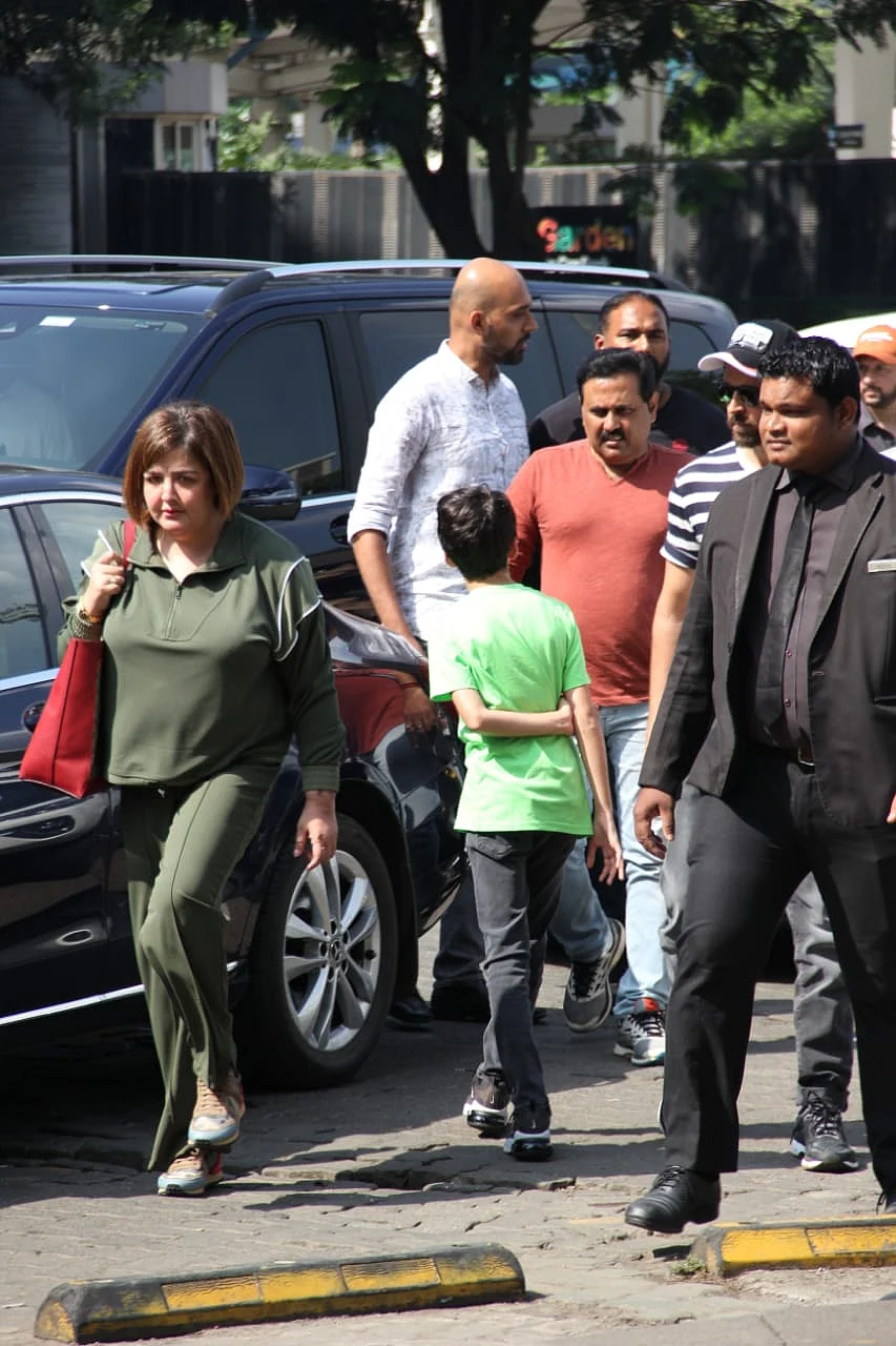 Roshan Reunion: Sunaina making up with dad Rakesh and brother Hrithik shows it's all about loving your family