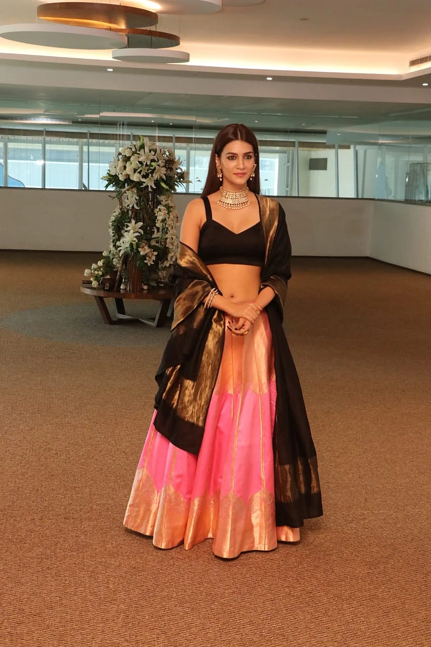 Kriti Sanon looks ethereal in traditional avatar at 'Panipat' trailer preview