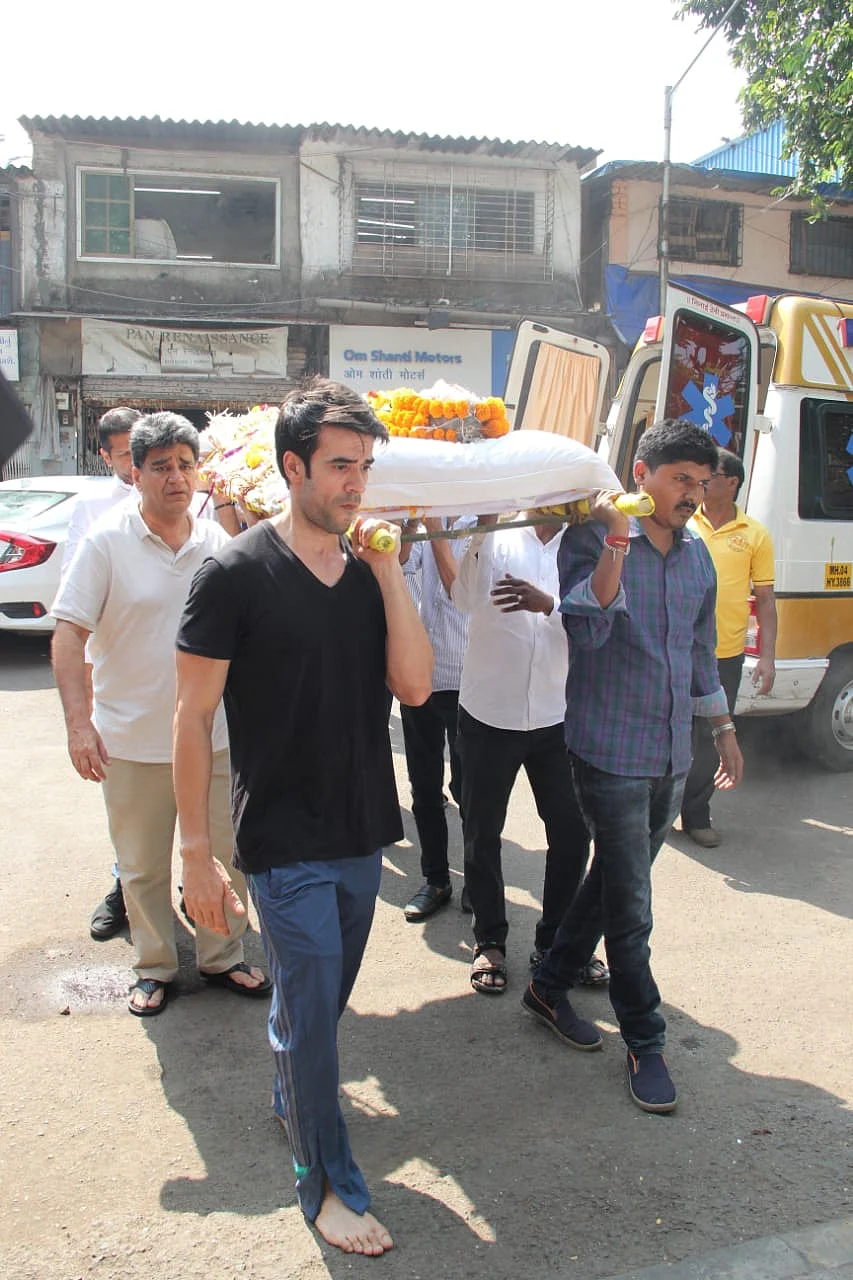 Manish Malhotra's father passes away; Karan Johar, Shabana Azmi arrive at designer's house to offer condolences