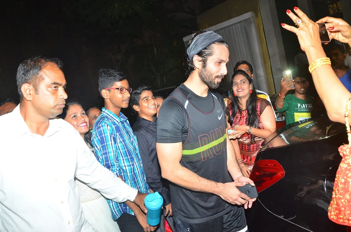 Sorry Shahid Kapoor, but the woman in red saree is stealing all your thunder