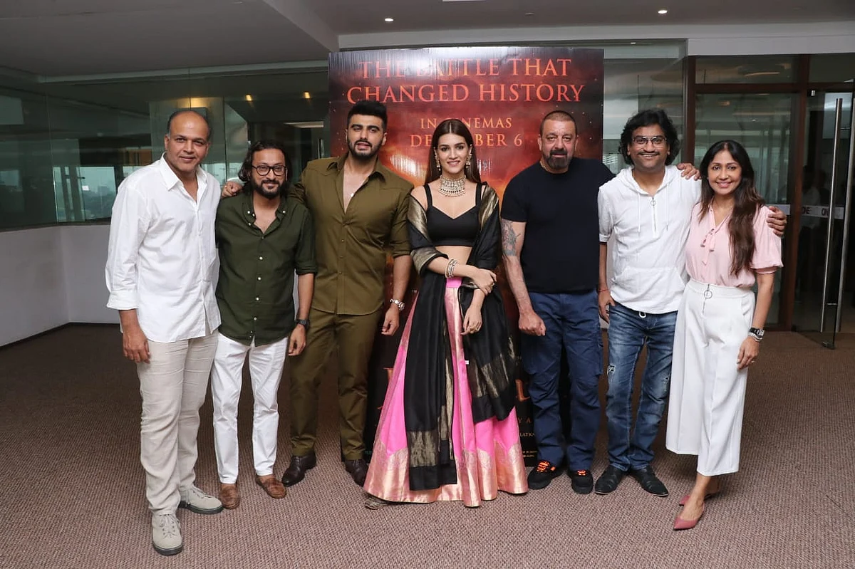 Arjun Kapoor, Sanjay Dutt and Kriti Sanon make for a happy bunch at 'Panipat' trailer preview