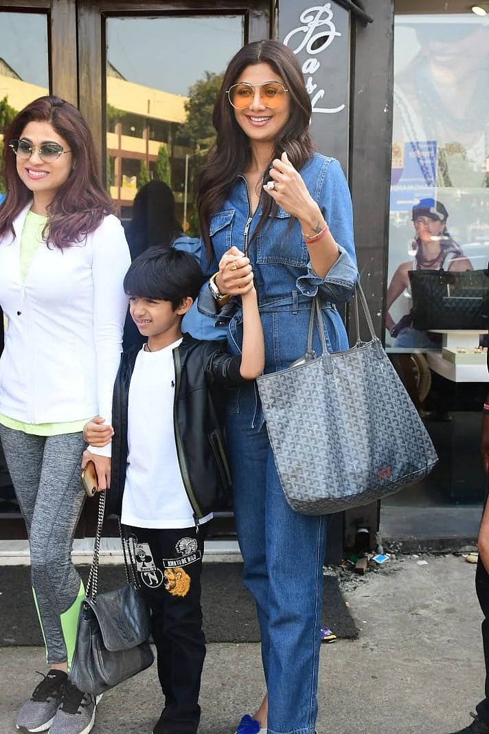 Shilpa with sister Shamita and son Viaan