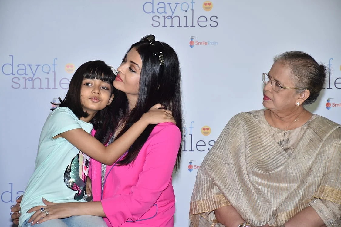 Mama's Girl! Aaradhya snuggling up to mom Aishwarya during an event is all things adorable