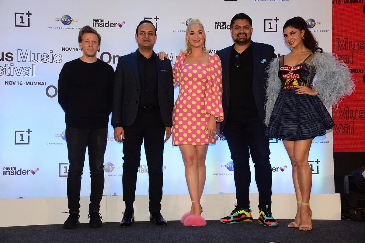 Katy Perry at press conference in Mumbai with organizers and Bollywood actress Jacqueline Fernandez.