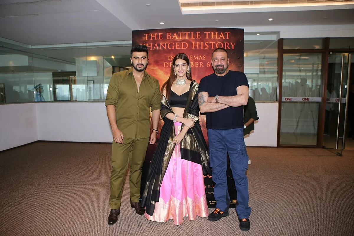 Arjun Kapoor, Sanjay Dutt and Kriti Sanon make for a happy bunch at 'Panipat' trailer preview
