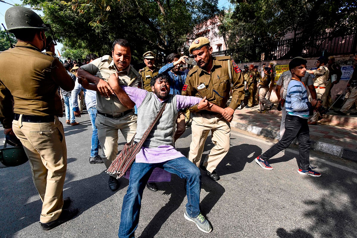 Beware Delhi Police Some Of Them Might Become Lawyers Twitterati React To Lathi Charge On Jnu Students