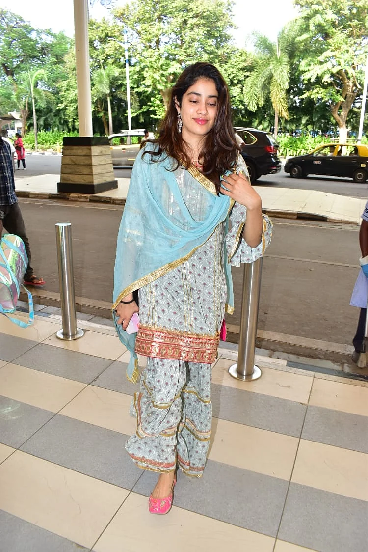 Janhvi Kapoor's quirky salwar suit makes a 'desi' style statement at the airport