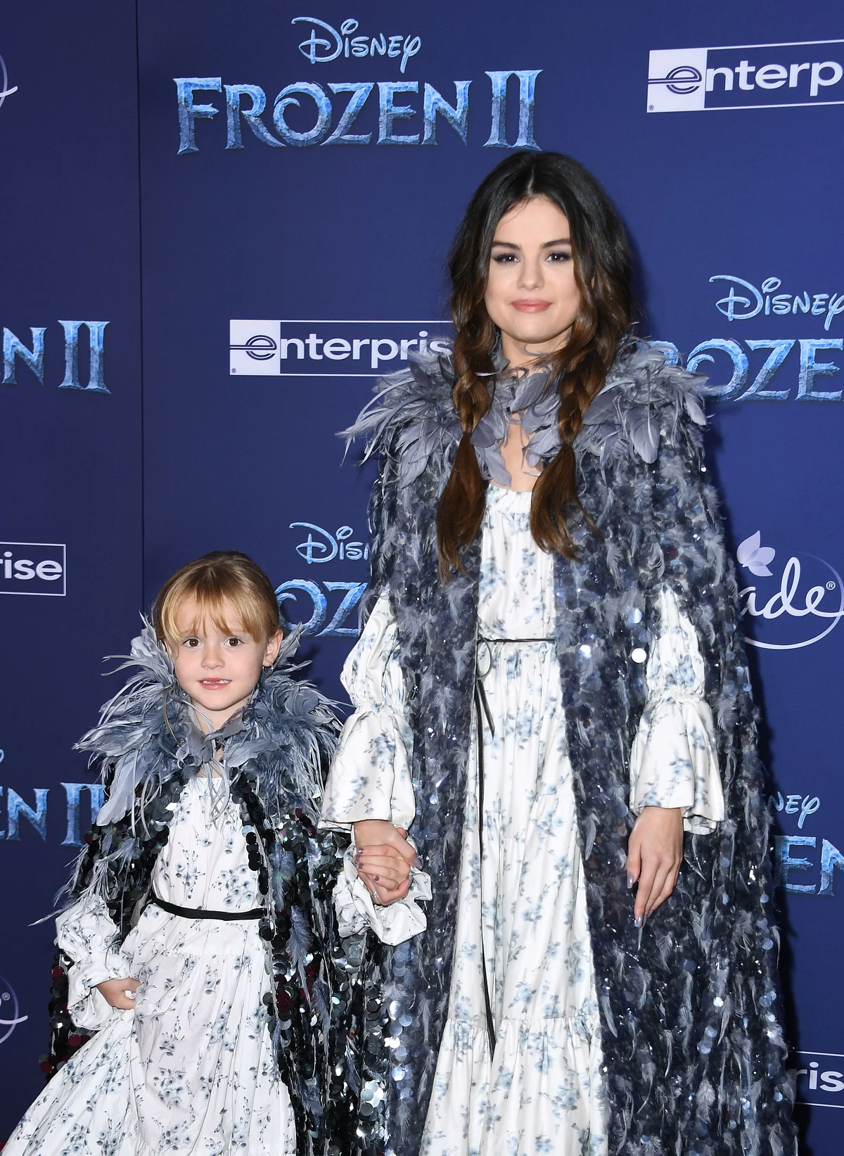 Selena Gomez, her little sister Gracie wear matching outfits at 'Frozen 2' premiere, see pics