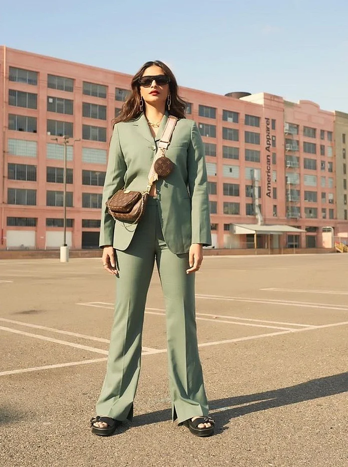 Sonam Kapoor's boss lady look costs more than Rs 2.5 lakh!
