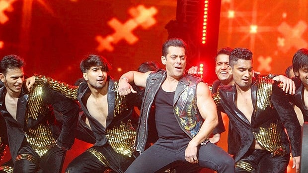 Dabangg Reloaded Tour Salman Katrina Jacqueline Sonakshi Enthrall Fans In Dubai There is no doubt that jacqueline fernandez owes a lot to superstar salman khan. dabangg reloaded tour salman katrina