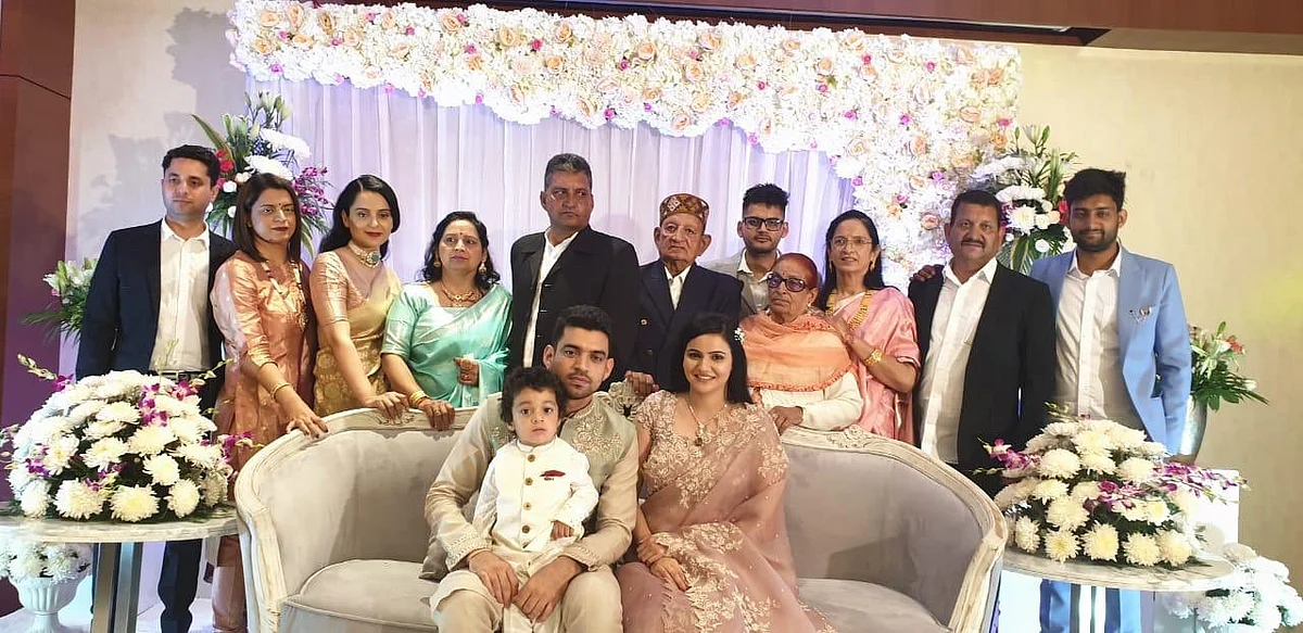 Kangana Ranaut, Rangoli Chandel at brother Aksht's engagement; see pics