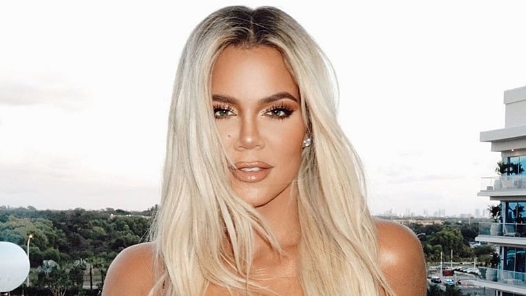 Khloe Kardashian apologizes for accidentally ignoring her People's Choice Award on stage 