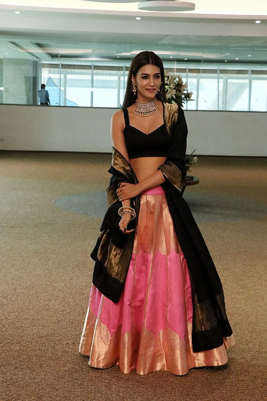 Kriti Sanon looks ethereal in traditional avatar at 'Panipat' trailer preview