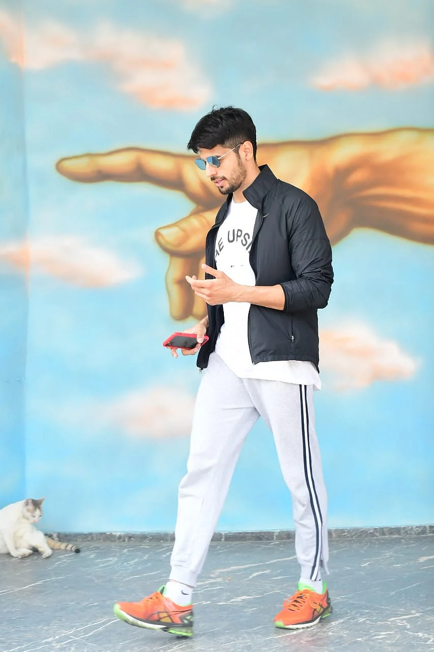 Sidharth Malhotra spotted in Mumbai