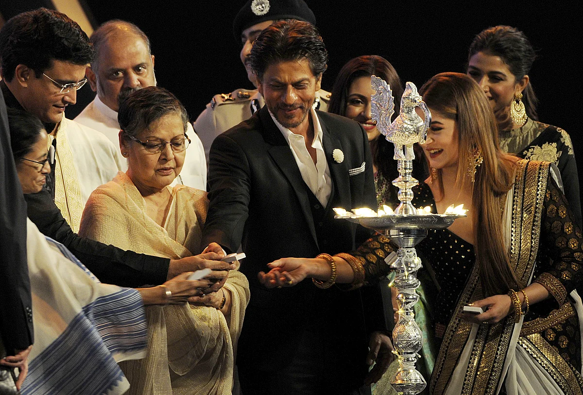 SRK meets his Didi, inaugurates 25th International Film Festival in style