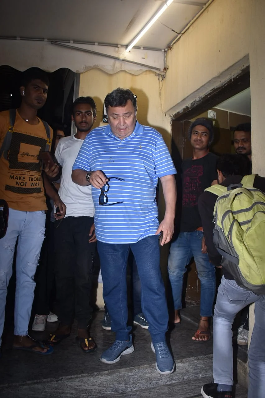Baarish ho gayi phirse? Rishi Kapoor startled as Mumbai Rains return