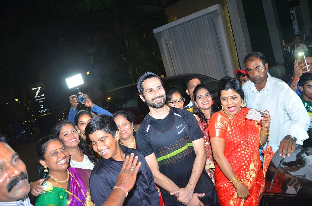 Sorry Shahid Kapoor, but the woman in red saree is stealing all your thunder