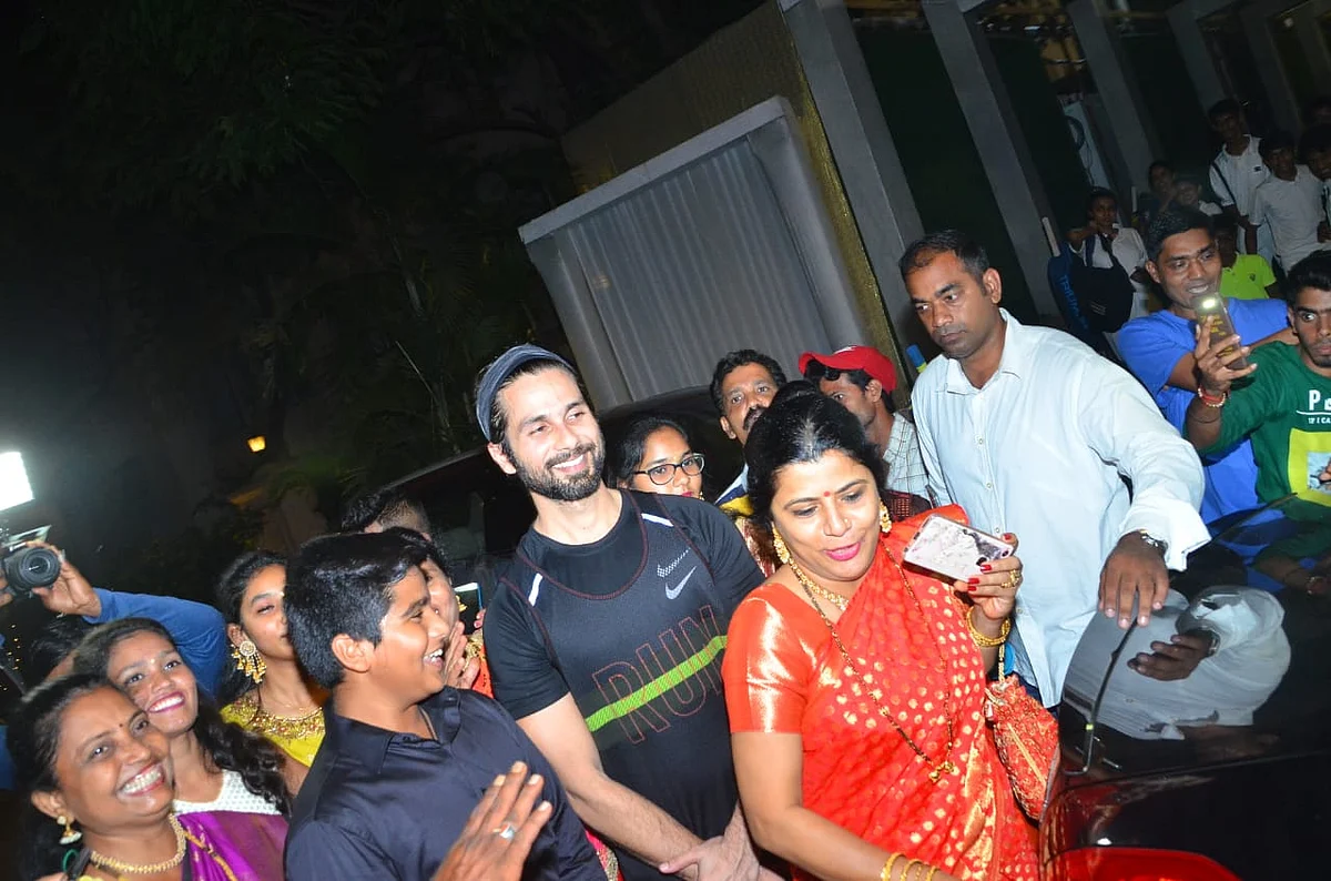 Sorry Shahid Kapoor, but the woman in red saree is stealing all your thunder