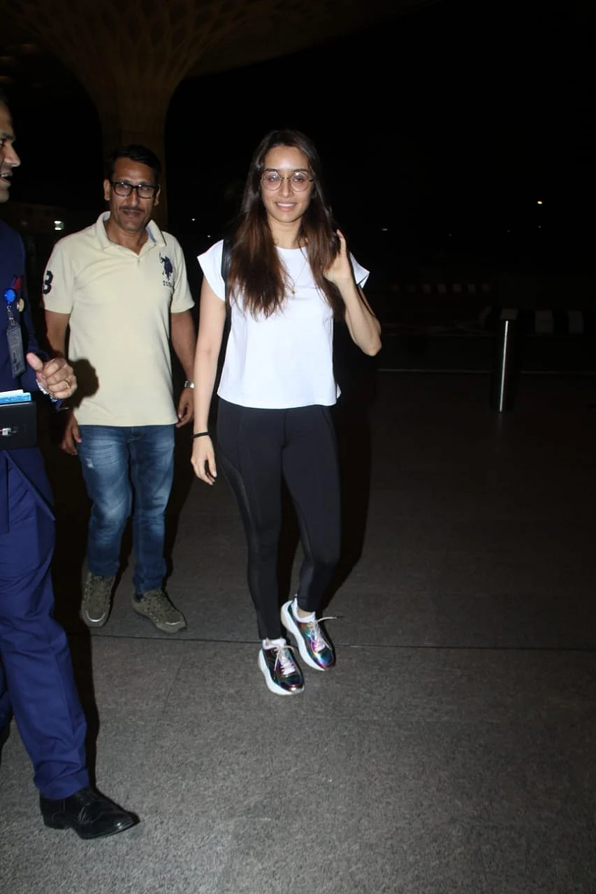 Shraddha Kapoor's no makeup look in public proves she's a natural beauty