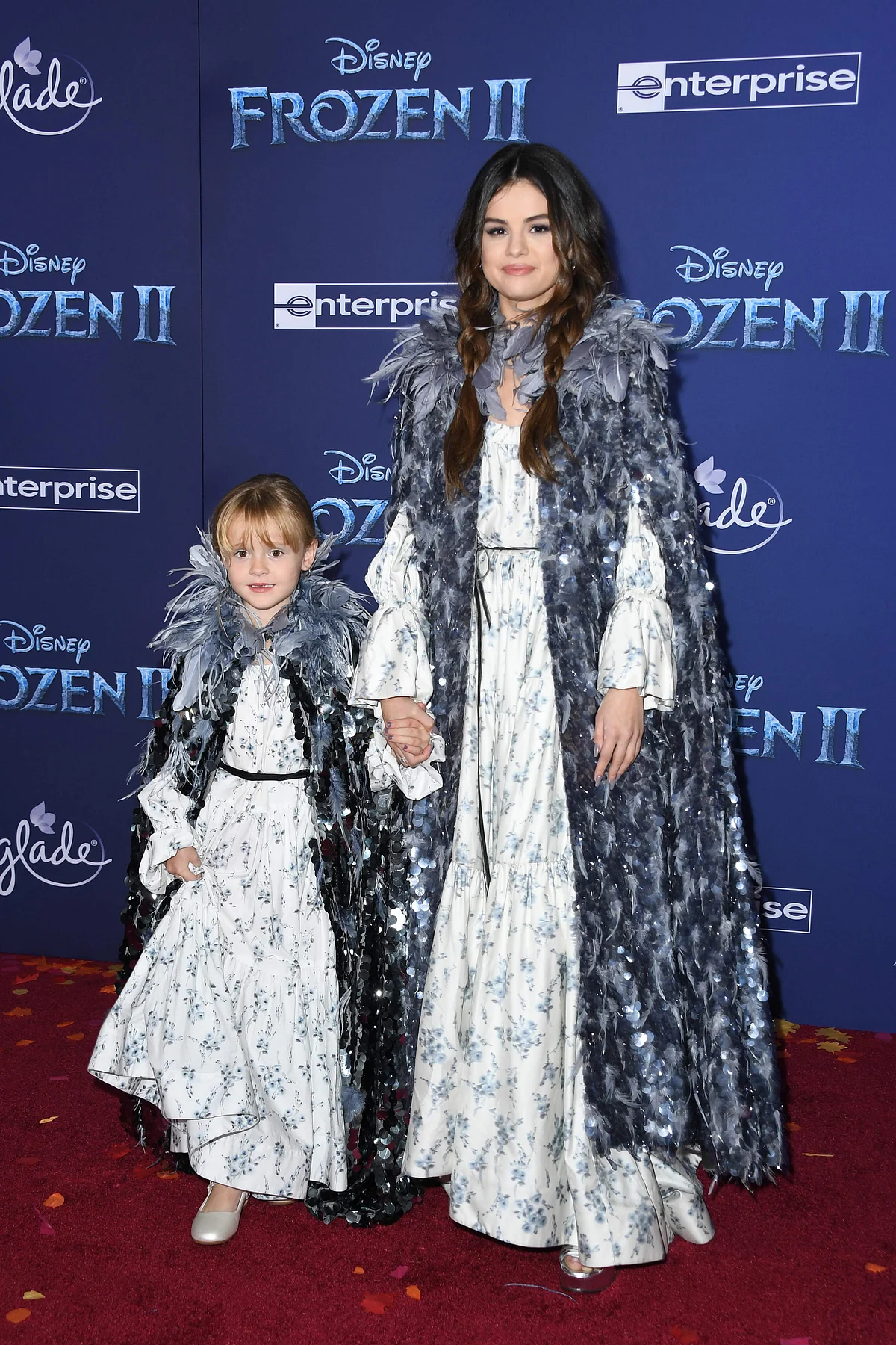Selena Gomez, her little sister Gracie wear matching outfits at 'Frozen 2' premiere, see pics