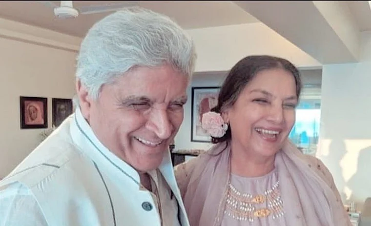 Javed Akhtar, Shabana Azmi are all smiles on 35th wedding anniversary
