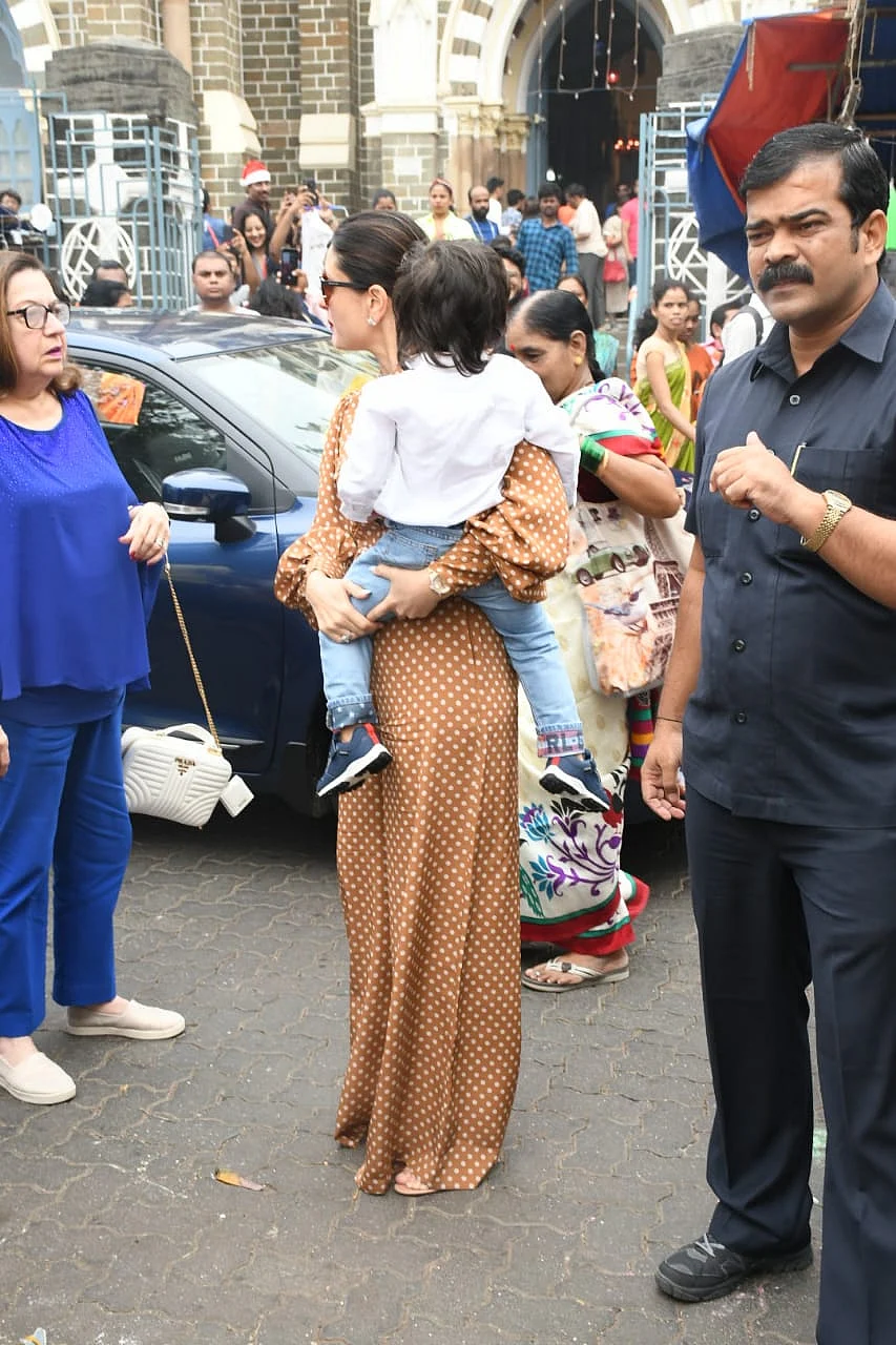 Kareena, Taimur and Kareena's mom