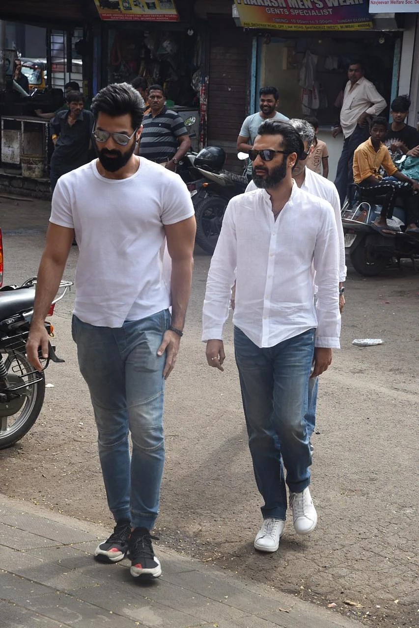 Karanvir Bohra, Arjun Bijlani and other TV actors attend last rites of Kushal Punjabi