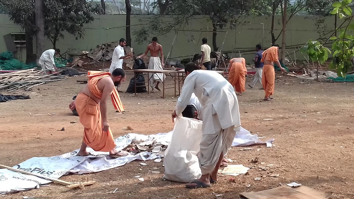 Swachata Abhiyan on the occasion of 98th Birth Celebrations of Pramukh Swami Maharaj