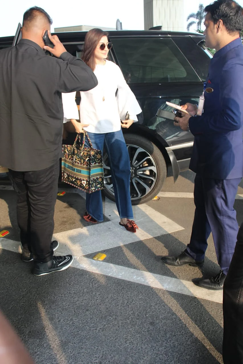 Cost of Anushka Sharma's handbag has more figures than Virat Kohli's run record