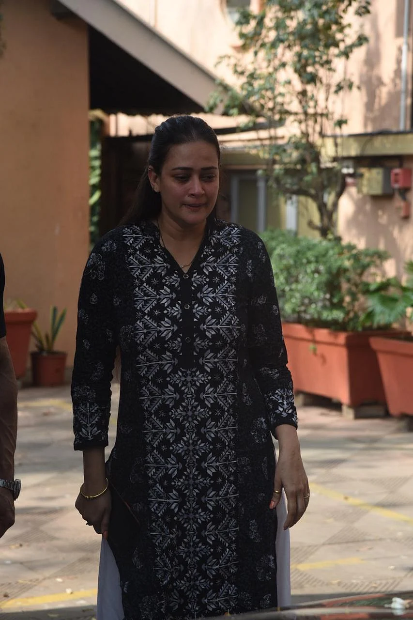 Karanvir Bohra, Arjun Bijlani and other TV actors attend last rites of Kushal Punjabi