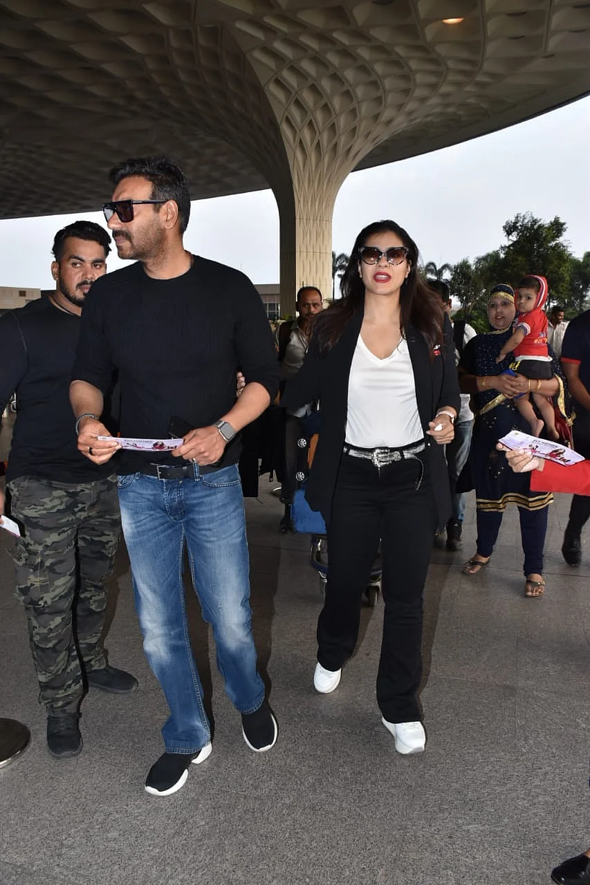 Ajay Devgn arrives at the airport with internet's favourite 'mature bag'