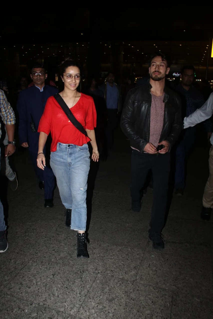 Shraddha Kapoor is a millennial icon as she flaunts her 'no makeup' look at the airport