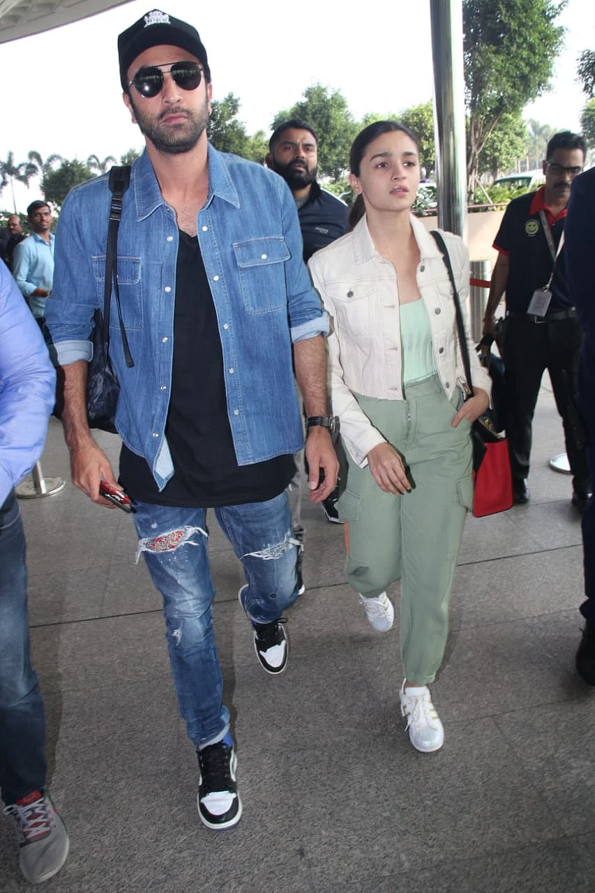 Why isn't Alia Bhatt holding beau Ranbir Kapoor's hand at the airport?