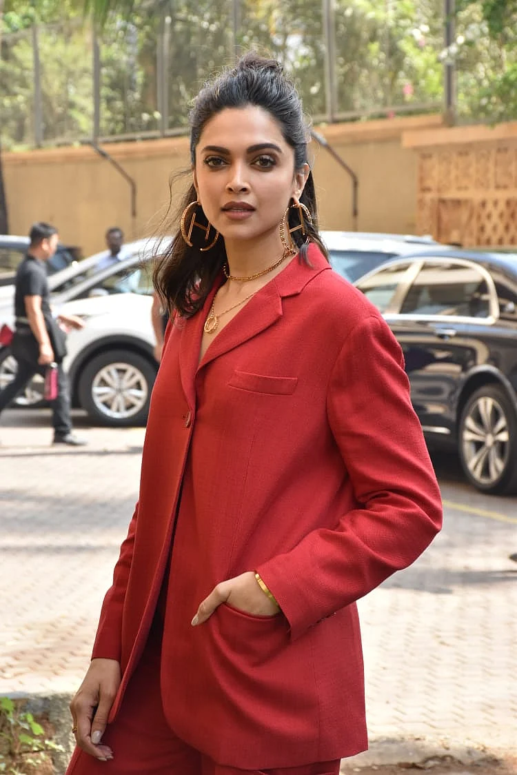 Cost of Deepika Padukone's earrings can get 120 kilos of onions!