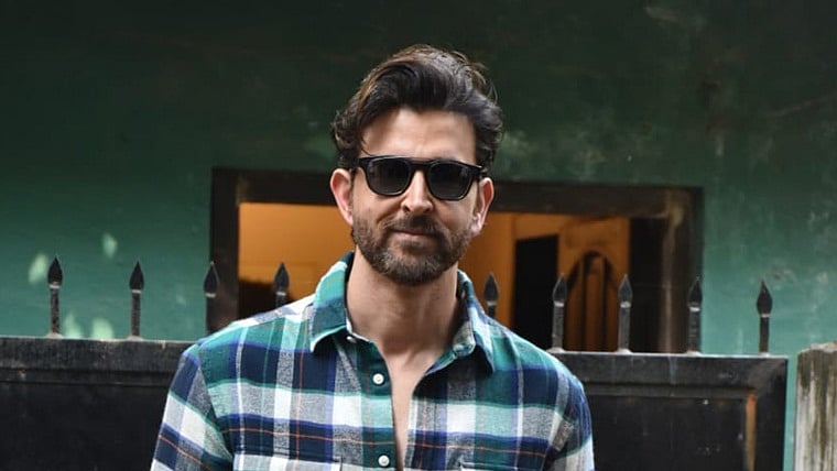 Sexiest Man Spotted Hrithik Roshan Can Even Make Flannel Shirt Look Hot I am looking for these sunglasses he wore in the final scene of the movie war, which brand is it? sexiest man spotted hrithik roshan can