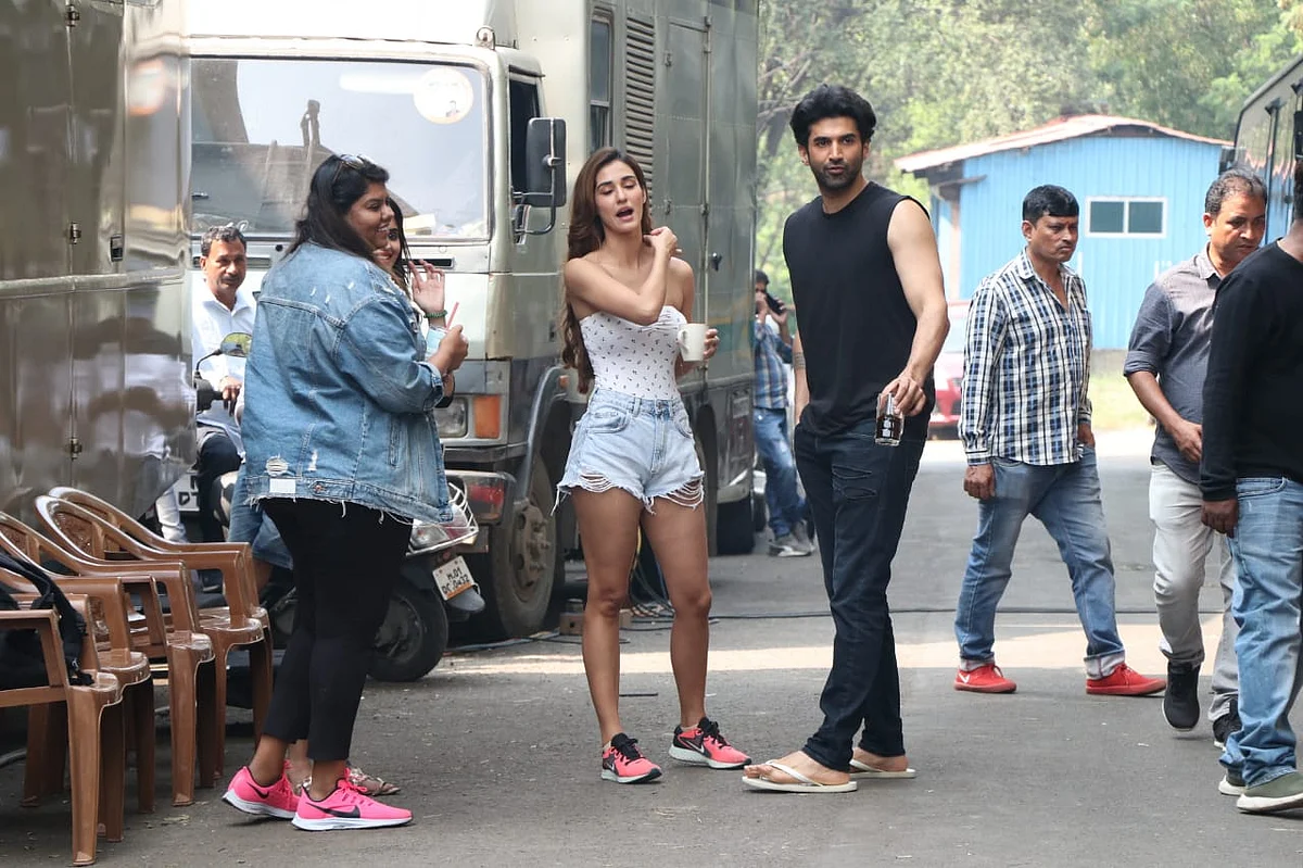 'Malang' BTS pics: What's cooking between Disha Patani and Aditya Roy Kapur?