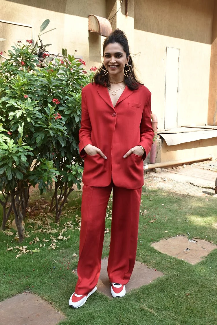 Cost of Deepika Padukone's earrings can get 120 kilos of onions!