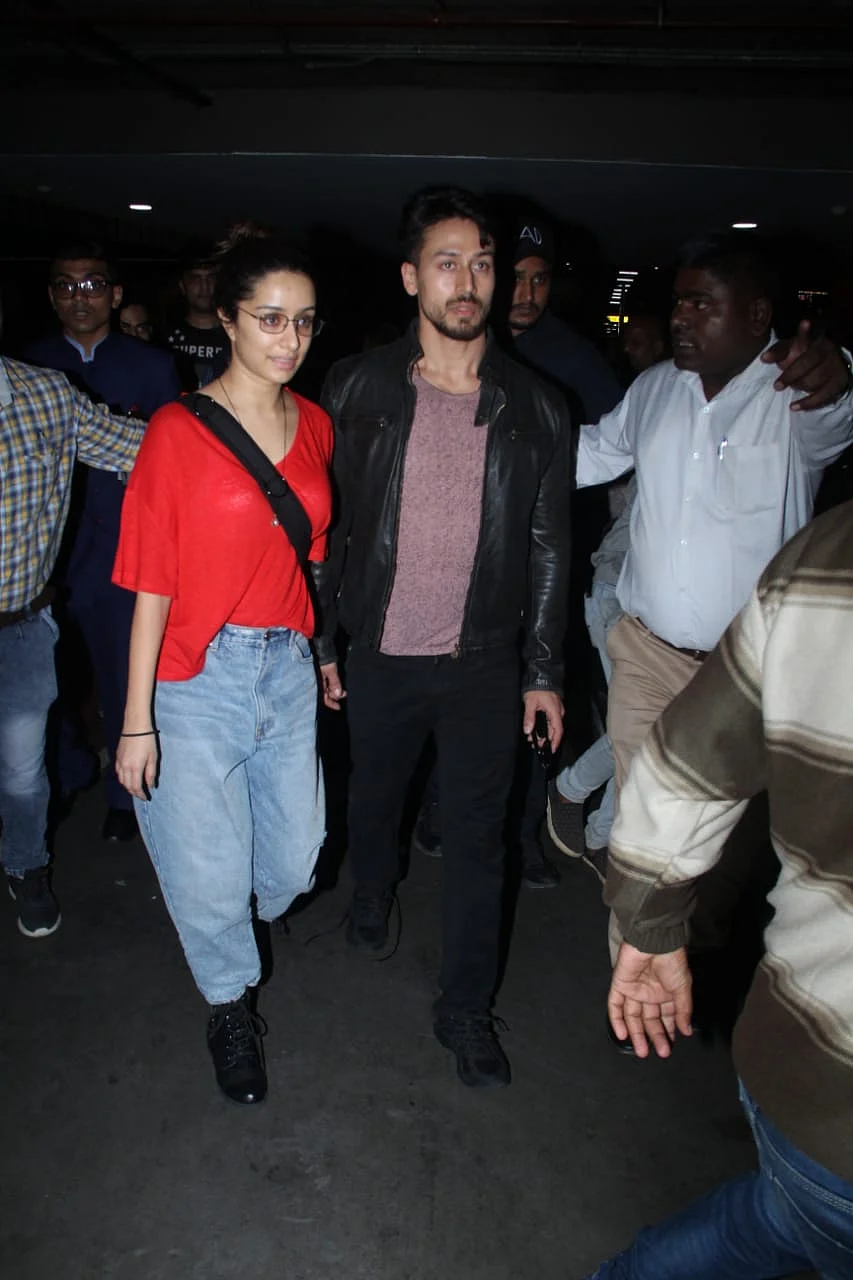 Shraddha Kapoor is a millennial icon as she flaunts her 'no makeup' look at the airport
