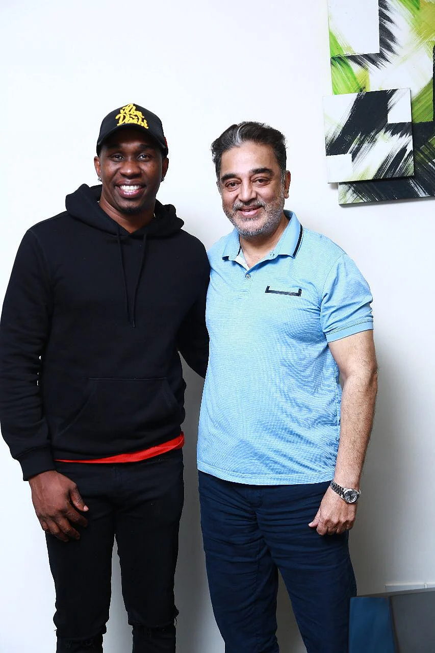 Dwayne Bravo catches up with Kamal Haasan, gifts him an autographed t-shirt