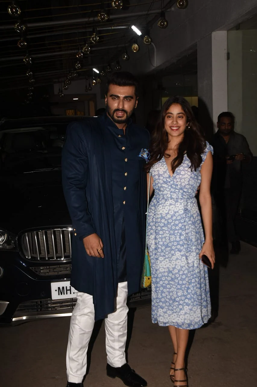 Janhvi Kapoor turns cheerleader for brother Arjun Kapoor at 'Panipat' screening