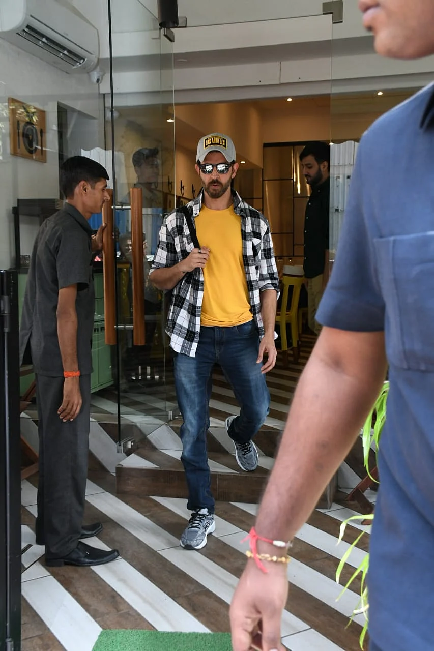 Behold the Greek God: Hrithik Roshan could make the sun melt with his hot looks