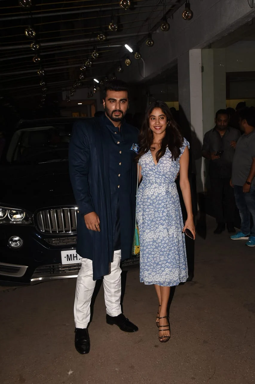 Janhvi Kapoor turns cheerleader for brother Arjun Kapoor at 'Panipat' screening