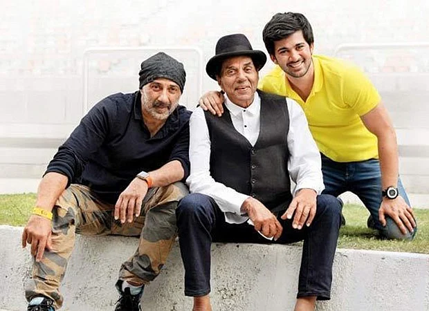 Proud Dharmendra supporting his grandson