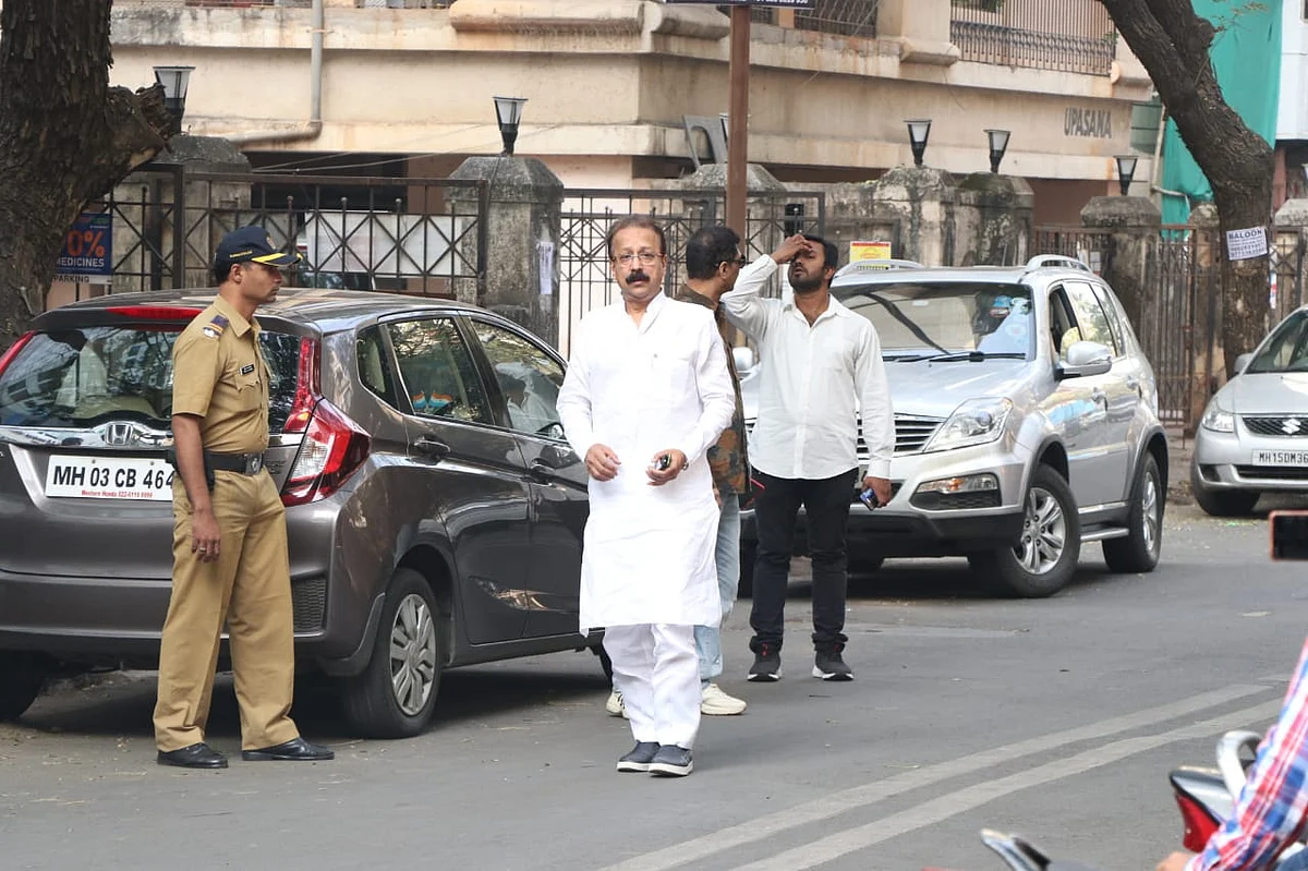 Baba Siddiqui snapped at Hinduja Hospital