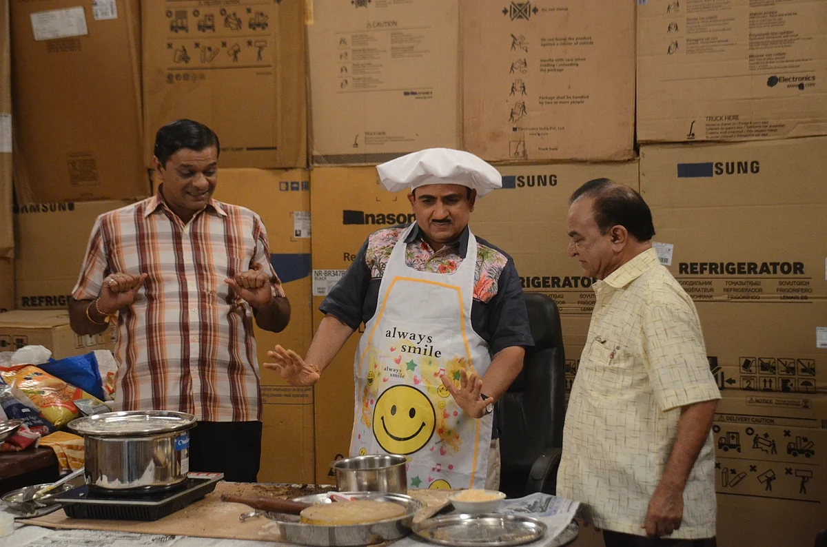 Nattu Kaka and Bagha teach Jethaa Lal Gujarati food